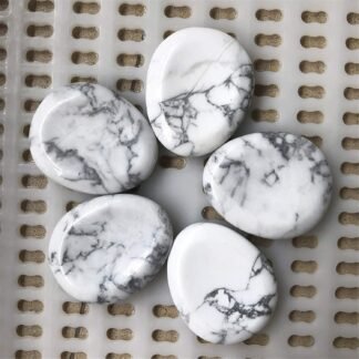 Fekuar Natural White Howlite Turquoise Crystal Thumb Worry Stone, Hand Carved Healing Crystal Teardrop Pocket Stones for Anxiety Stress Relief Meditation