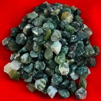 Indian Consigners Natural Crushed Polished Tumbled Gem Stone Chips, Decoration & Healing Crystals (Moss Agate)