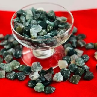 Indian Consigners Natural Crushed Polished Tumbled Gem Stone Chips, Decoration & Healing Crystals (Moss Agate)