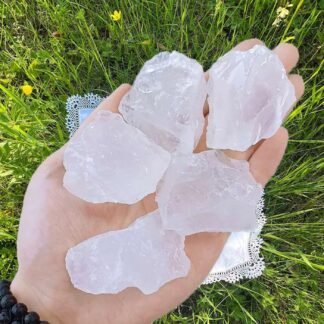 LAIDANLA Clear Quartz 2" Natural Rough Stones Crystal Large Raw Crystals Bulk Healing Cuarzo Gemstones for Reiki Healing Tumbling Fountain Rocks Wire Wrapping Decoration 4PCS 0.5lb