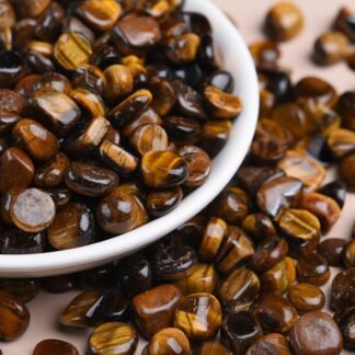 Natural Tiger's Eye Tumbled Chips Crushed Crystal Stone, 7-9mm Polished Healing Crystal Chips Healing Reiki Crystal Jewelry Making Home Decoration